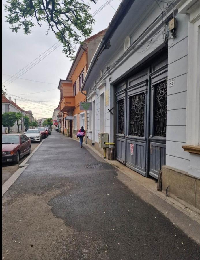Traian Mosoiu , Parcare Proprie Apartment